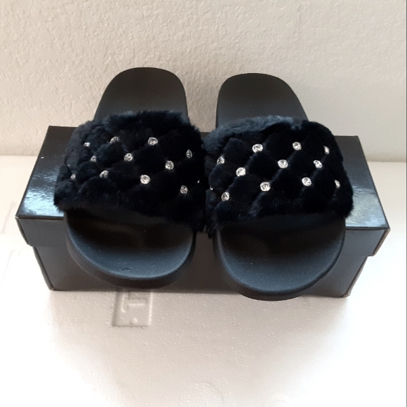 Bebe - Picture 2 of 4